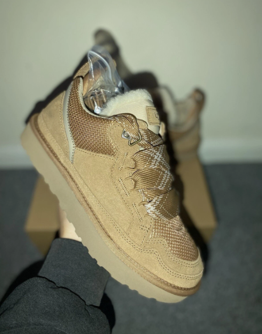 Fleece-lined low-top sneakers