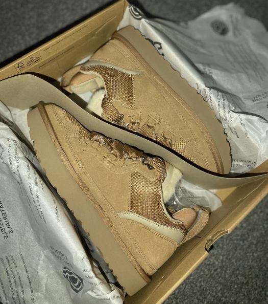 Fleece-lined low-top sneakers