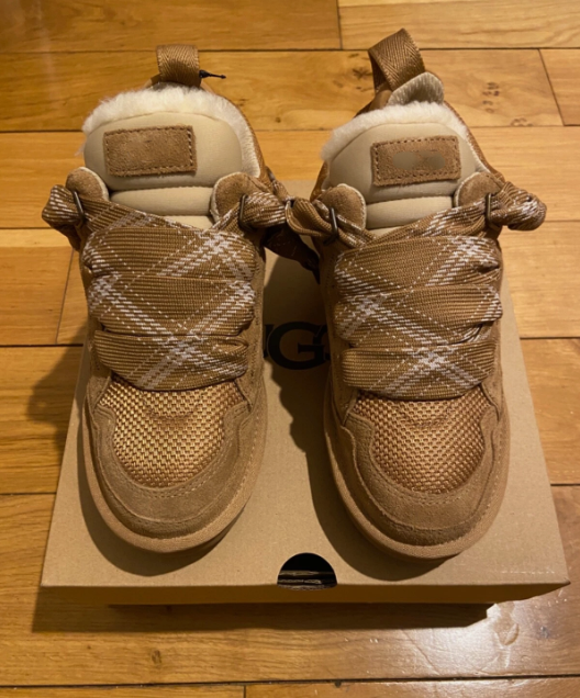 Fleece-lined low-top sneakers