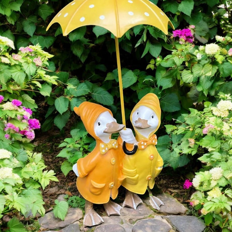 Resin Duck Couple Garden Sculpture