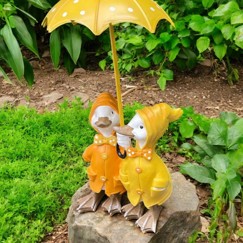 Resin Duck Couple Garden Sculpture